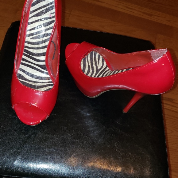 Shoes - Picture 2 of 2